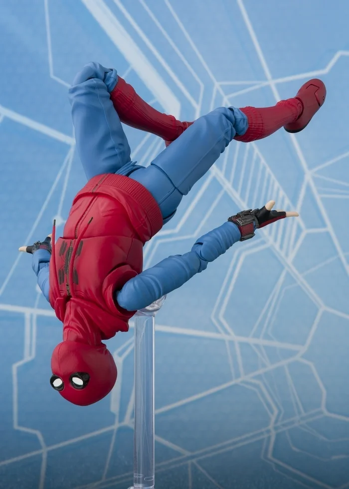 Bandai S.H.Figuarts Spider-Man: Homecoming Spider-Man Homemade Suit Ver. W/ Tamashii Option Act Wall - Image 9