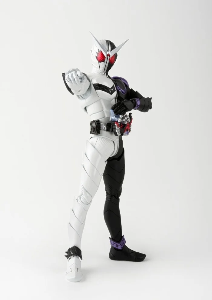 Bandai S.H.Figuarts Kamen Rider W Fang Joker - Image 2