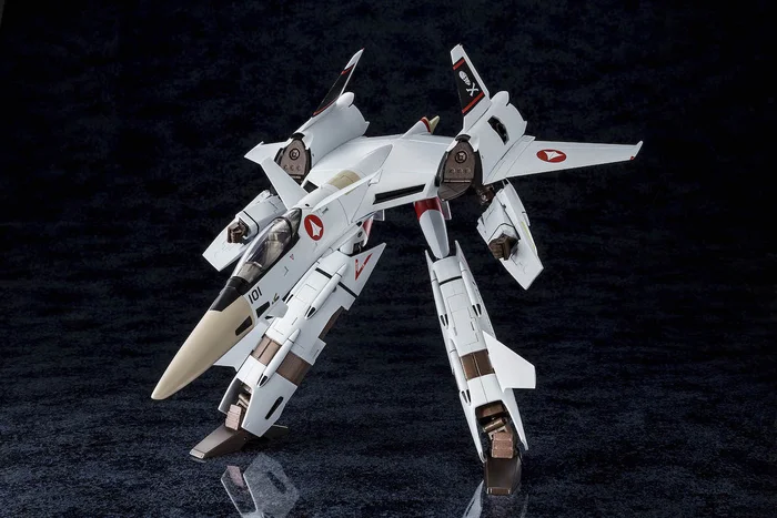 Macross 1/60 Scale Perfect Transformation VF-4A Lightning III Hikaru Ichijyo Use Aircraft - Image 4